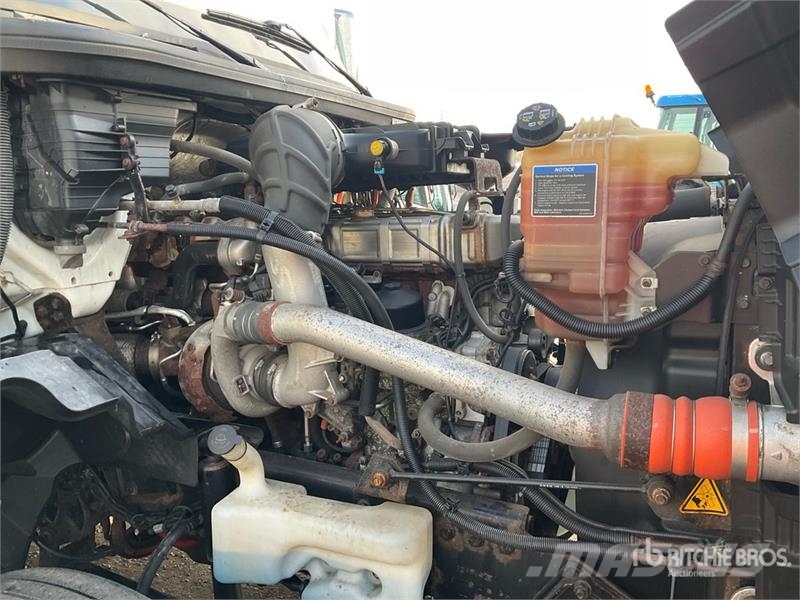 International LT625 6x4 T/A Day Cab Truck Tractor Тягачі