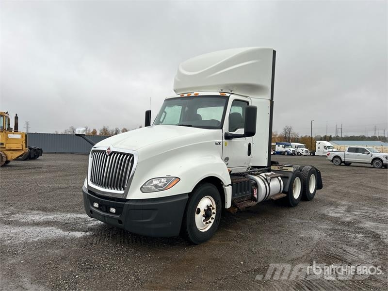 International LT625 6x4 T/A Day Cab Truck Tractor Naudoti vilkikai