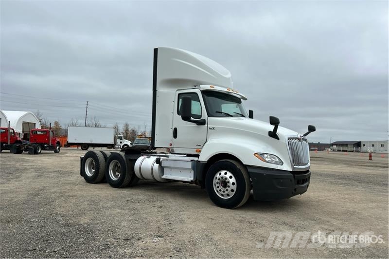 International LT625 6x4 T/A Day Cab Truck Tractor Sattelzugmaschinen