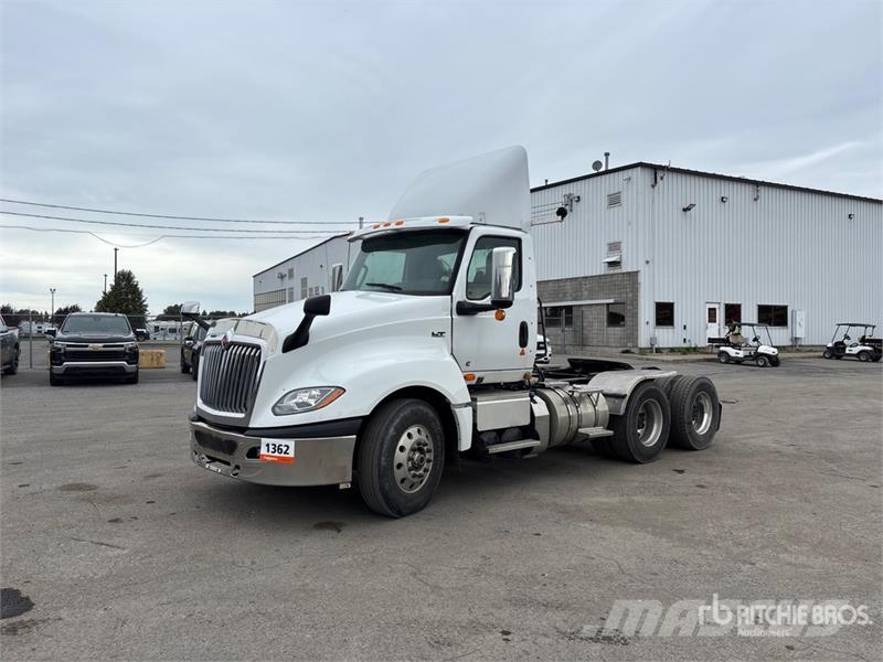 International LT625 6x4 T/A Day Cab Truck Tractor Vlačilci