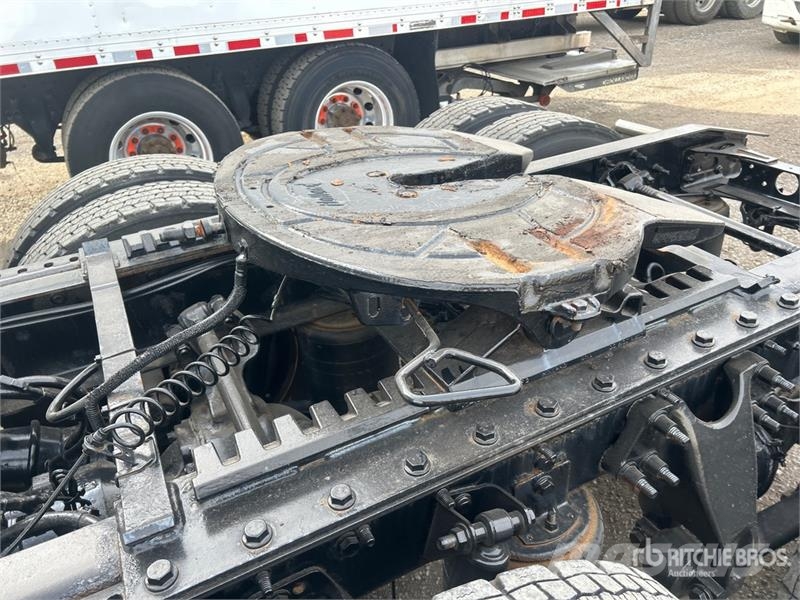 International LT625 6x4 T/A Day Cab Truck Tractor وحدات الجر