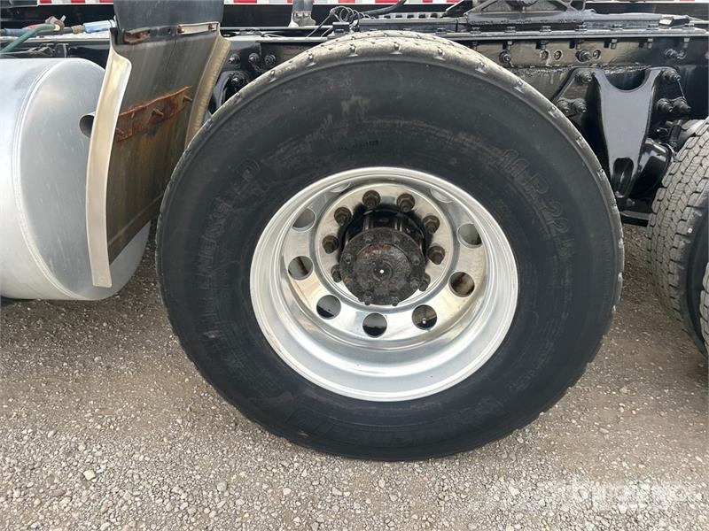 International LT625 6x4 T/A Day Cab Truck Tractor وحدات الجر