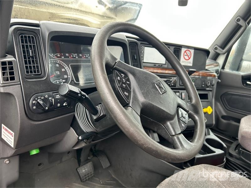 International LT625 6x4 T/A Day Cab Truck Tractor Naudoti vilkikai