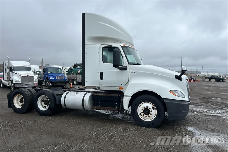 International LT625 6x4 T/A Day Cab Truck Tractor Naudoti vilkikai