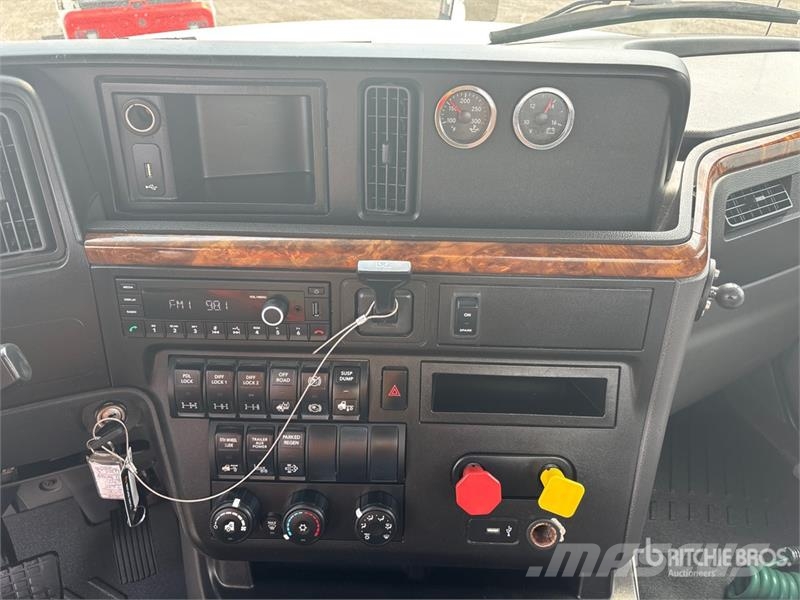 International LT625 6x4 T/A Day Cab Truck Tractor Τράκτορες