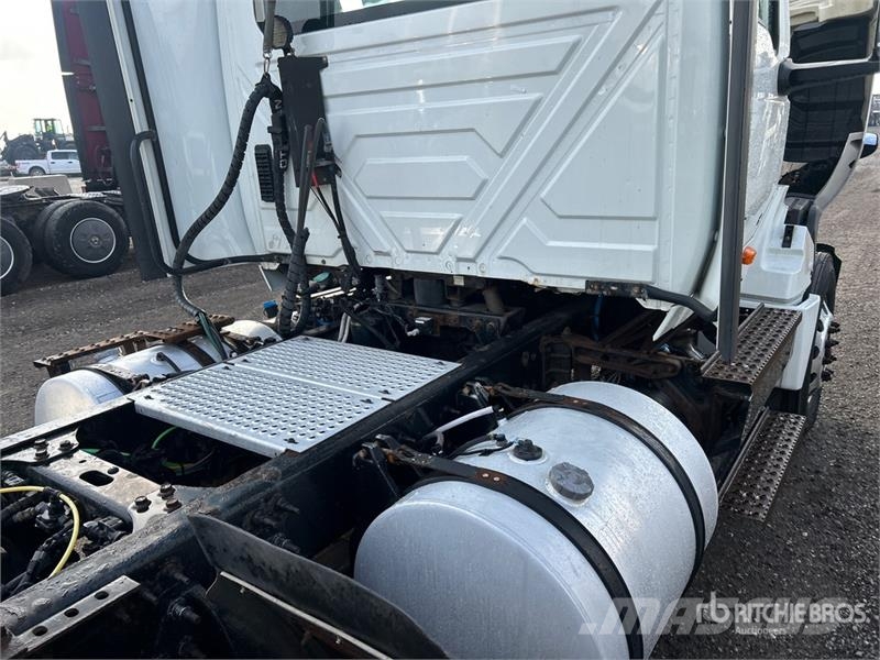 International LT625 6x4 T/A Day Cab Truck Tractor Ťahače
