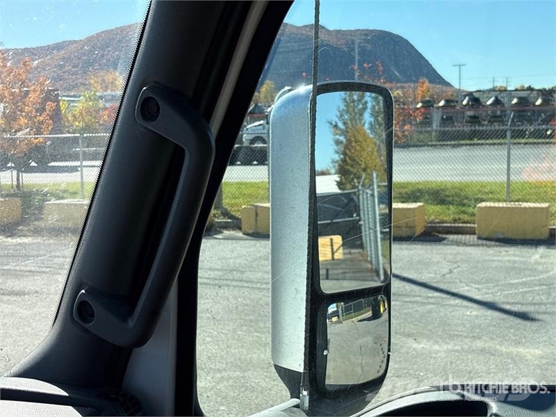 International LT625 6x4 T/A Day Cab Truck Tractor Trækkere