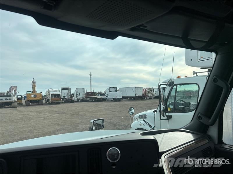 International LT625 6x4 T/A Day Cab Truck Tractor وحدات الجر