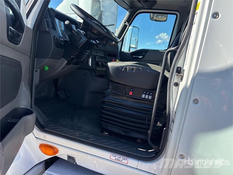 International LT625 6x4 T/A Day Cab Truck Tractor Седельные тягачи