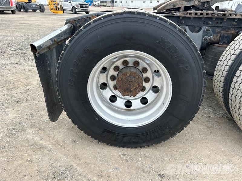 International LT625 6x4 T/A Day Cab Truck Tractor Sattelzugmaschinen