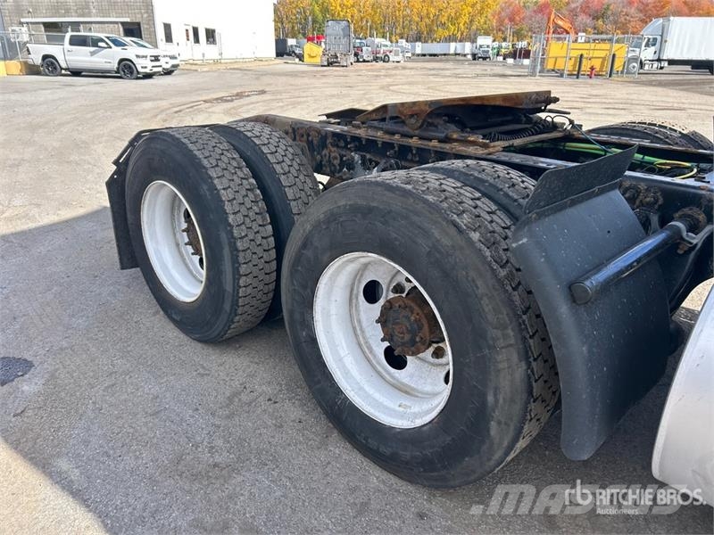 International LT625 6x4 T/A Day Cab Truck Tractor Седельные тягачи