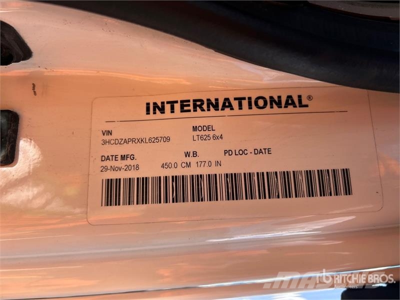International LT625 6x4 T/A Day Cab Truck Tractor Седельные тягачи