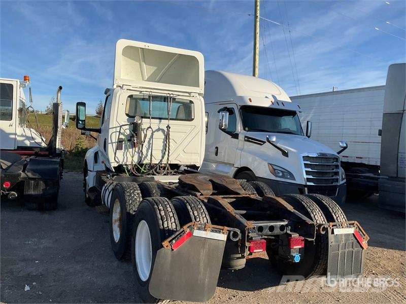 International LT625 T/A Day Cab Truck Tractor Sattelzugmaschinen