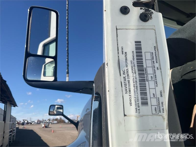 International LT625 T/A Day Cab Truck Tractor Седельные тягачи