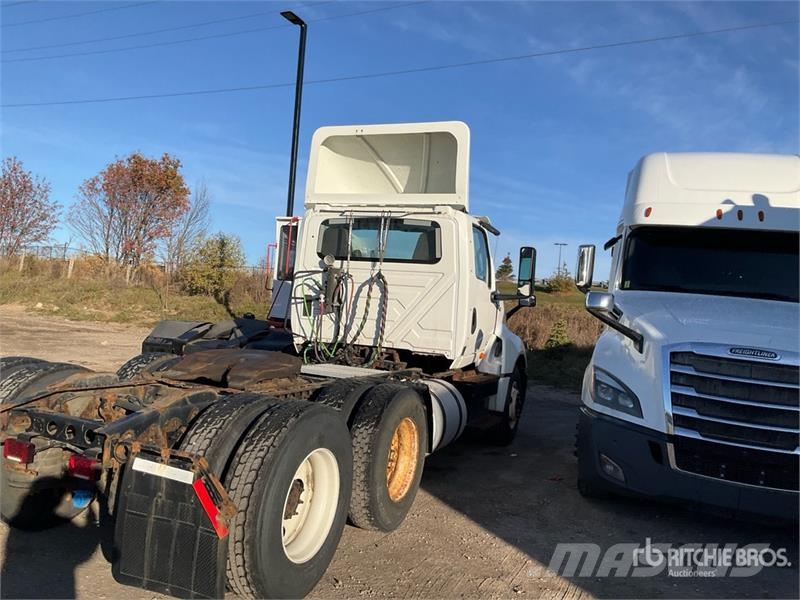 International LT625 T/A Day Cab Truck Tractor Sattelzugmaschinen