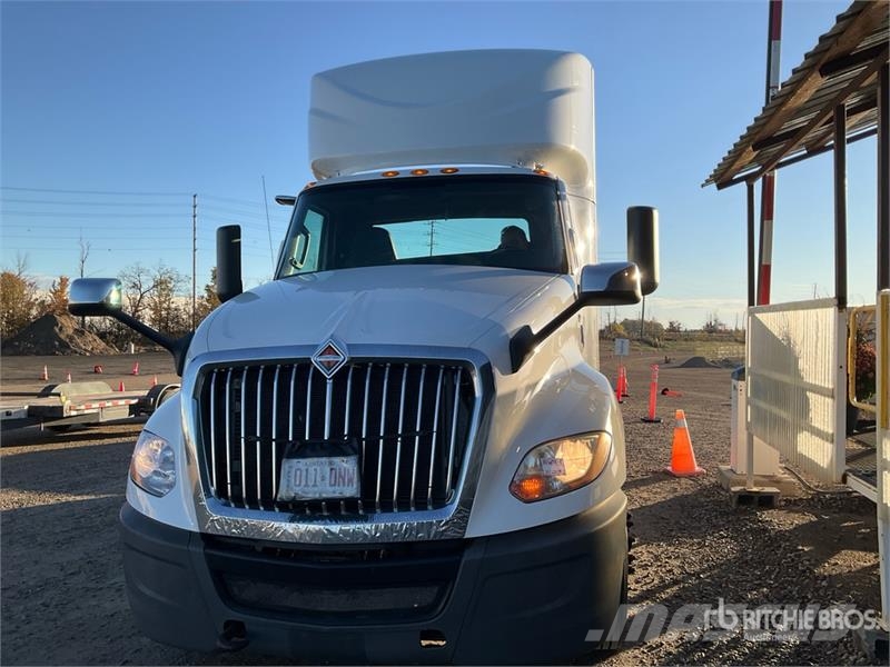 International LT625 T/A Day Cab Truck Tractor Τράκτορες