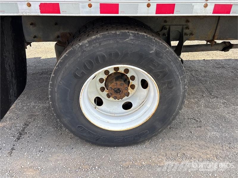 International MV607 4x2 Van Truck Skåpbilar