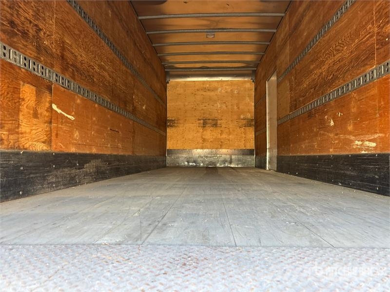 International MV607 4x2 Van Truck Skåpbilar