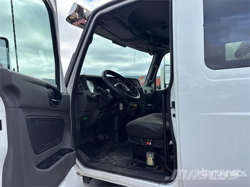 International MV607 4x2 Extended Cab Rollback Truck Vlečna vozila za tovornjake