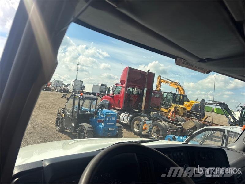 International MV607 4x2 Van Truck Box trucks