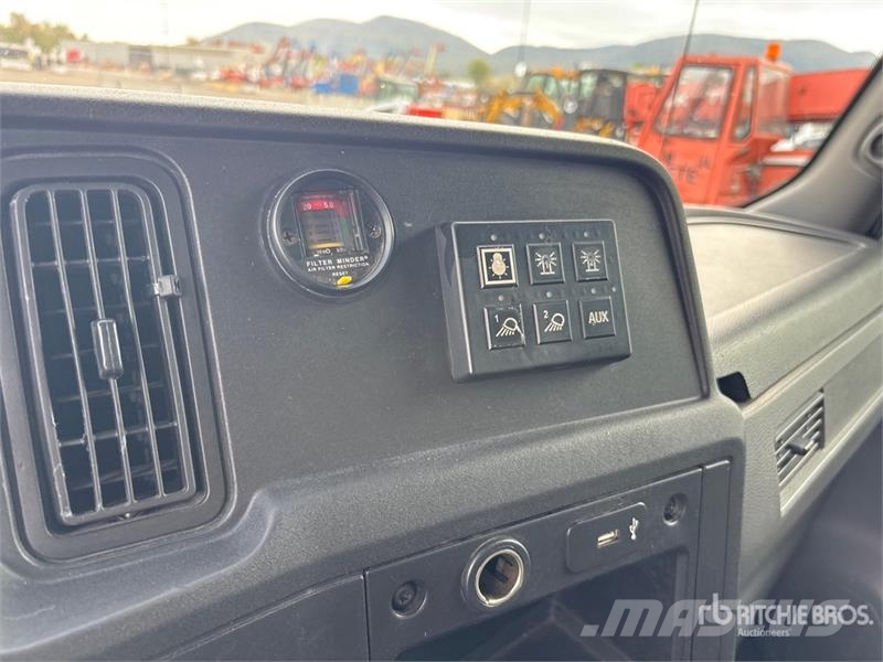 International MV607 4x2 Extended Cab Rollback Truck Vlečna vozila za tovornjake