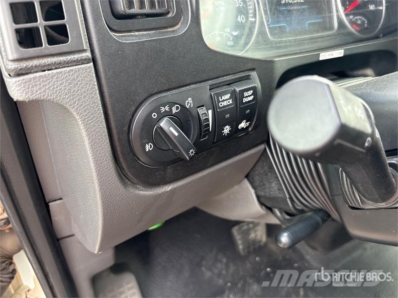 International MV607 4x2 Extended Cab Rollback Truck Vlečna vozila za tovornjake