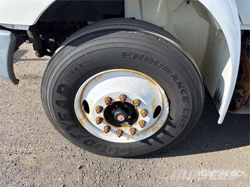 International MV607 4x2 Van Truck Skåpbilar