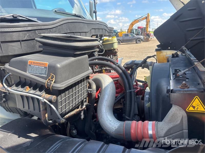 International MV607 4x2 Van Truck Box trucks