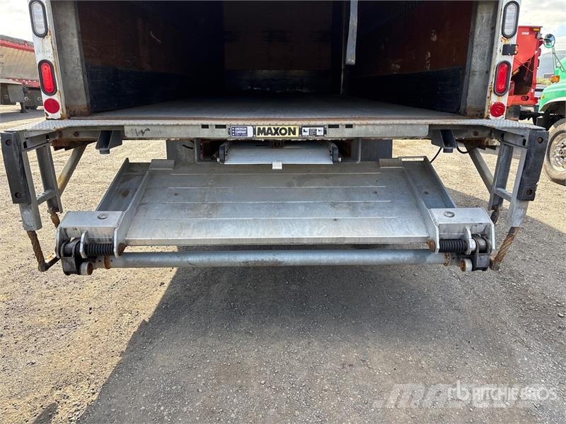 International MV607 4x2 Van Truck Skåpbilar