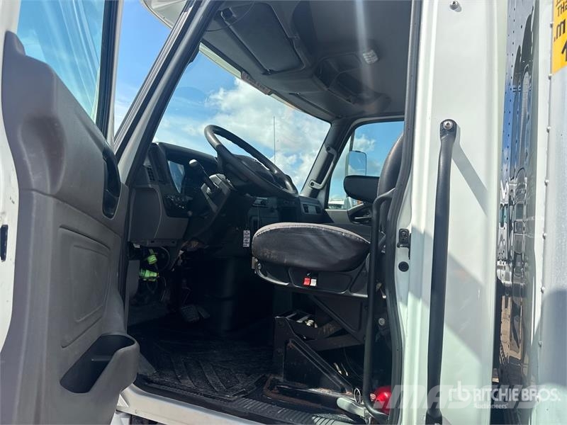 International MV607 4x2 Van Truck Box trucks