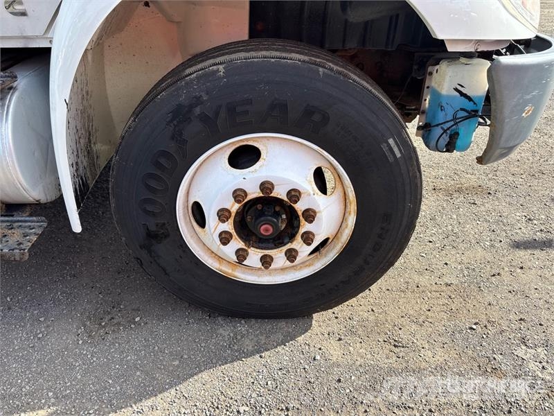International MV607 4x2 Van Truck Skåpbilar
