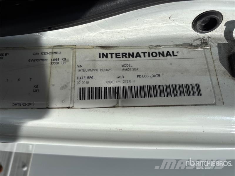 International MV607 4x2 Van Truck Skåpbilar