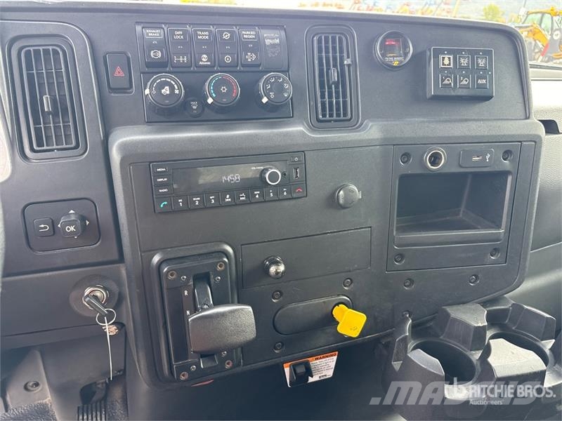 International MV607 4x2 Extended Cab Rollback Truck Vlečna vozila za tovornjake