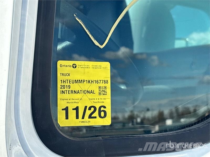 International MV607 4x2 Van Truck Фургони