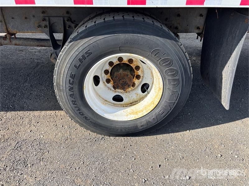 International MV607 4x2 Van Truck Skåpbilar