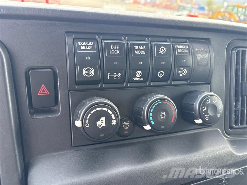 International MV607 4x2 Extended Cab Rollback Truck Vlečna vozila za tovornjake