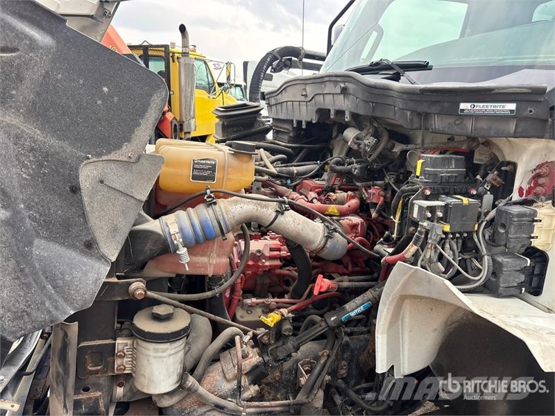 International MV607 6x4 Mud Mixing Truck Вантажівки / спеціальні