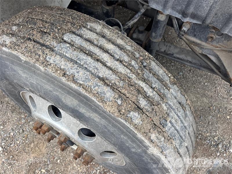 International MV607 6x4 Mud Mixing Truck Вантажівки / спеціальні