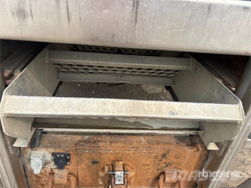 International MV607 6x4 Mud Mixing Truck Вантажівки / спеціальні