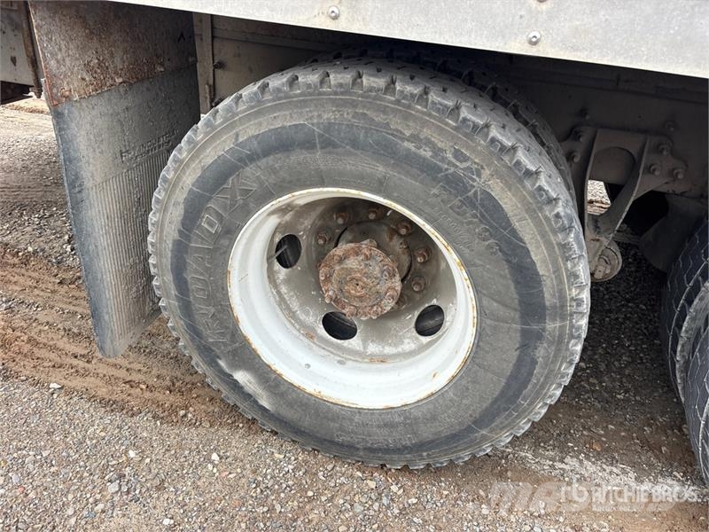International MV607 6x4 Mud Mixing Truck Вантажівки / спеціальні