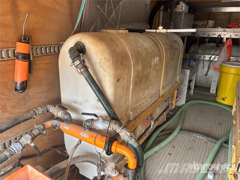 International MV607 6x4 Mud Mixing Truck Вантажівки / спеціальні