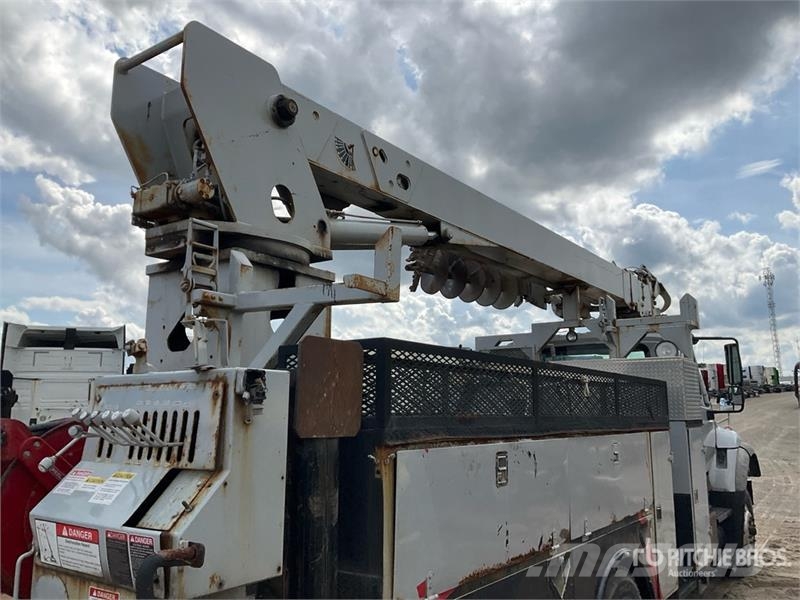 International on International 7600 6x4 Digger Derrick Truck Mobiele Boorinstallatie