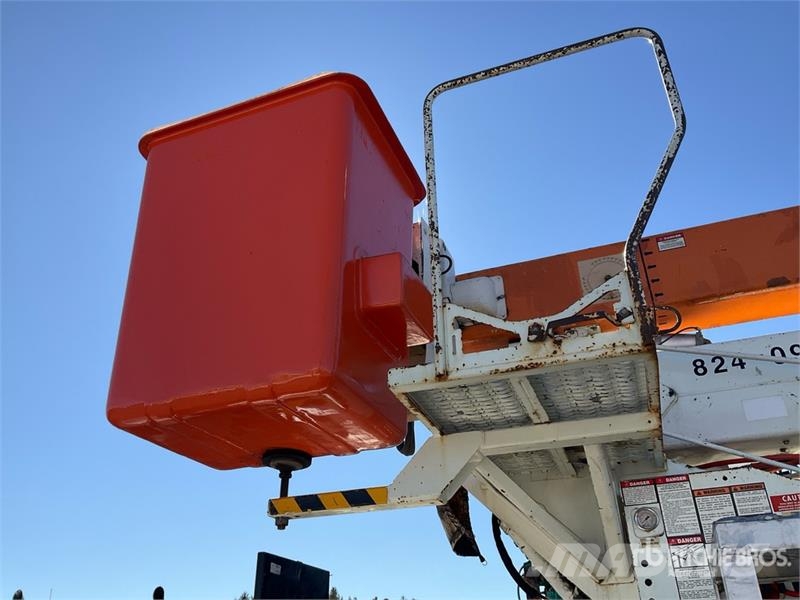 International on International 4400SBA 4x2 Bucket Truck Truck & Van mounted aerial platforms