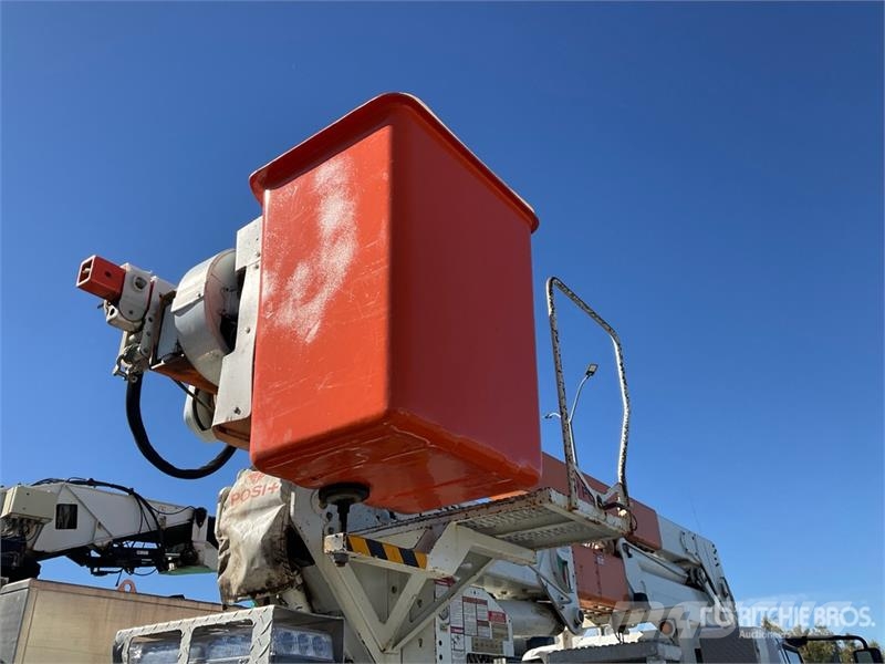 International on International 4400SBA 4x2 Bucket Truck Truck & Van mounted aerial platforms