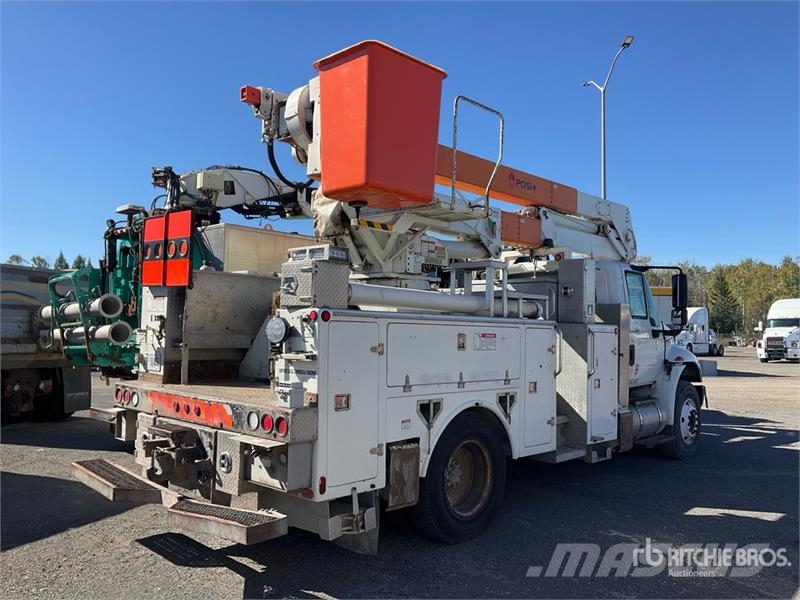 International on International 4400SBA 4x2 Bucket Truck Truck & Van mounted aerial platforms