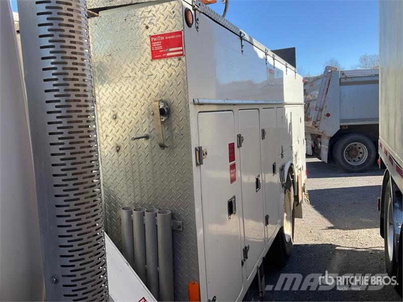 International on International 4400SBA 4x2 Bucket Truck Truck & Van mounted aerial platforms