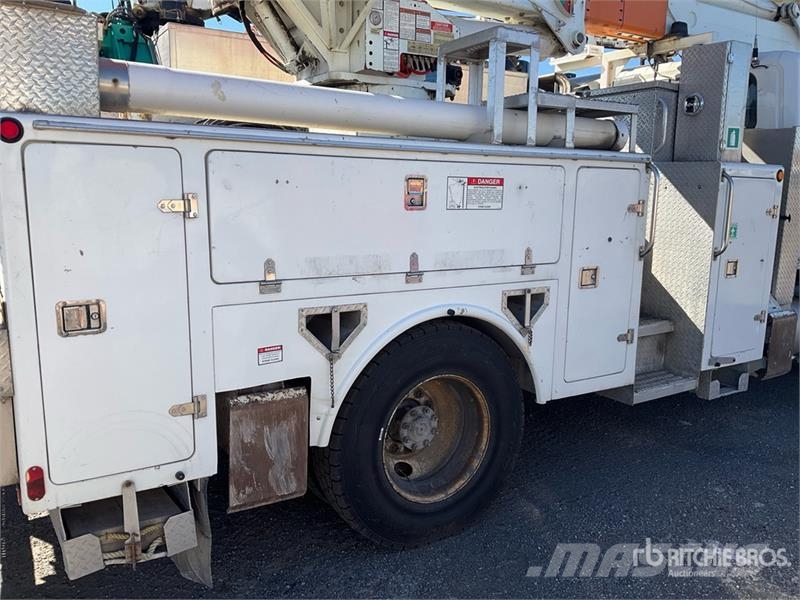 International on International 4400SBA 4x2 Bucket Truck Truck & Van mounted aerial platforms
