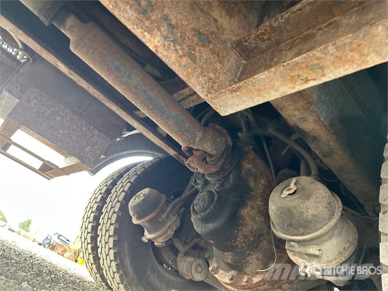 International on International 7600 6x4 Digger Derrick Truck Mobiele Boorinstallatie
