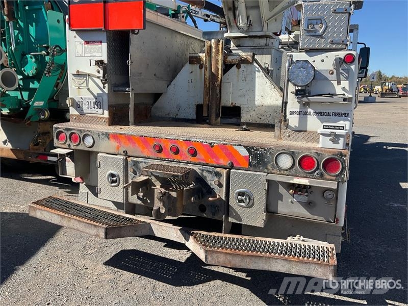 International on International 4400SBA 4x2 Bucket Truck Truck & Van mounted aerial platforms