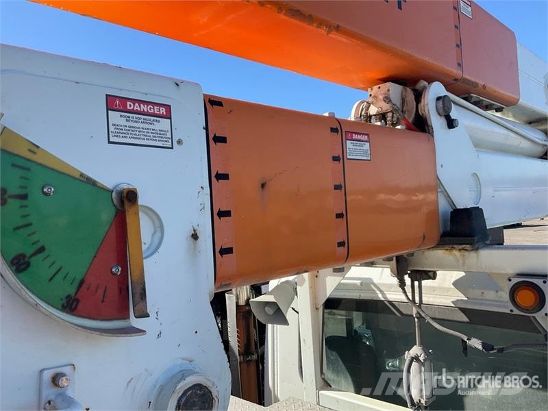 International on International 4400SBA 4x2 Bucket Truck Truck & Van mounted aerial platforms